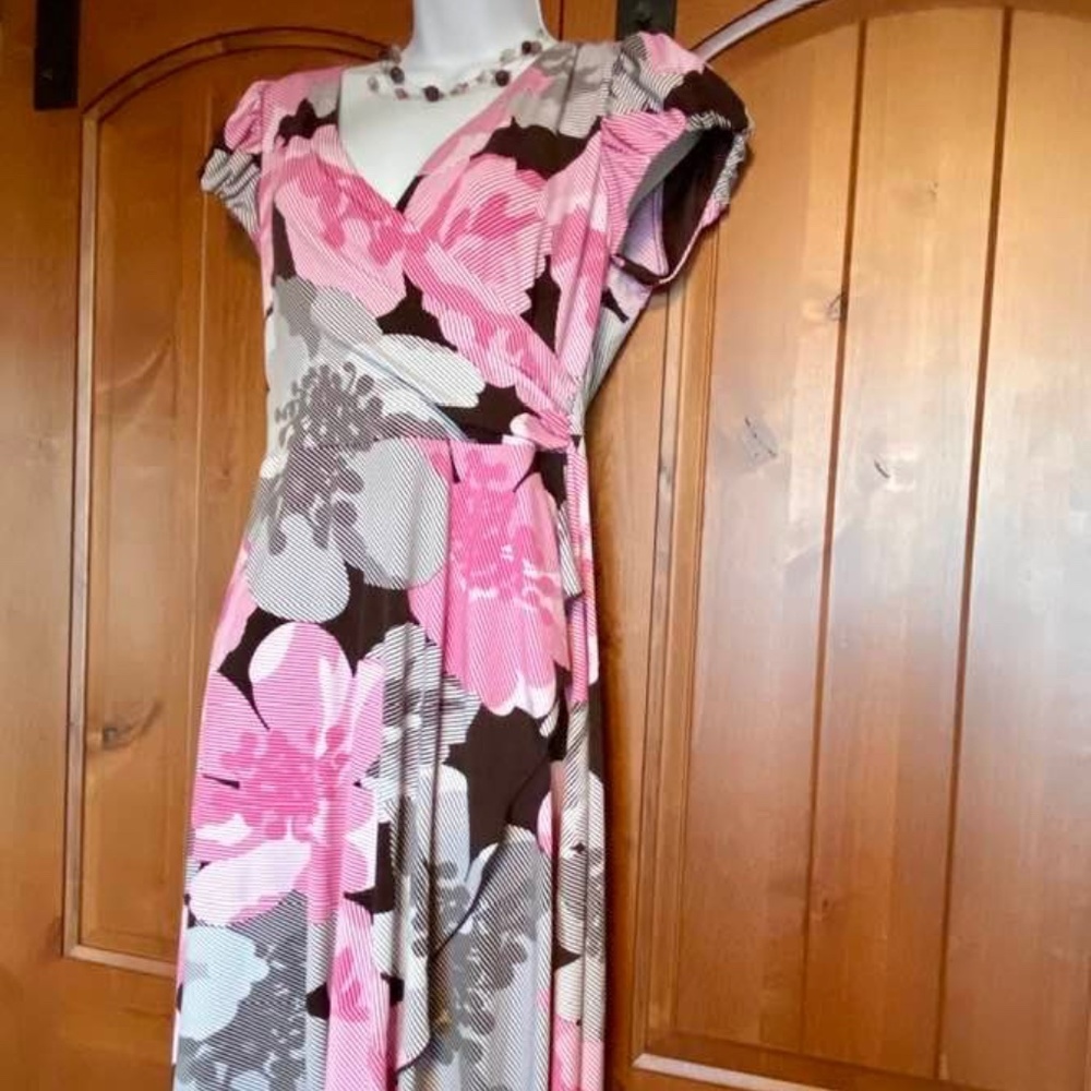 NWT MISS BISON |  Wrap Dress Comfy Easy Care Floral Beach Vacation Travel Sz L